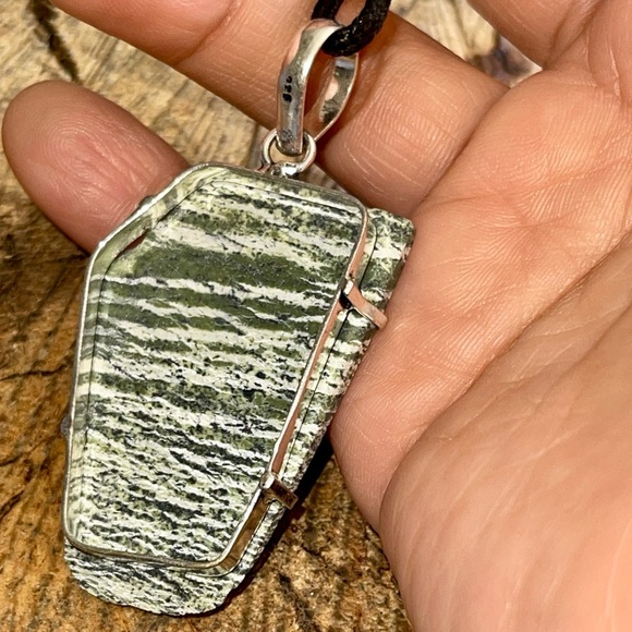 Raw Chrysotile in Serpentine Pendant 2 1/4” - Picture 8 of 9